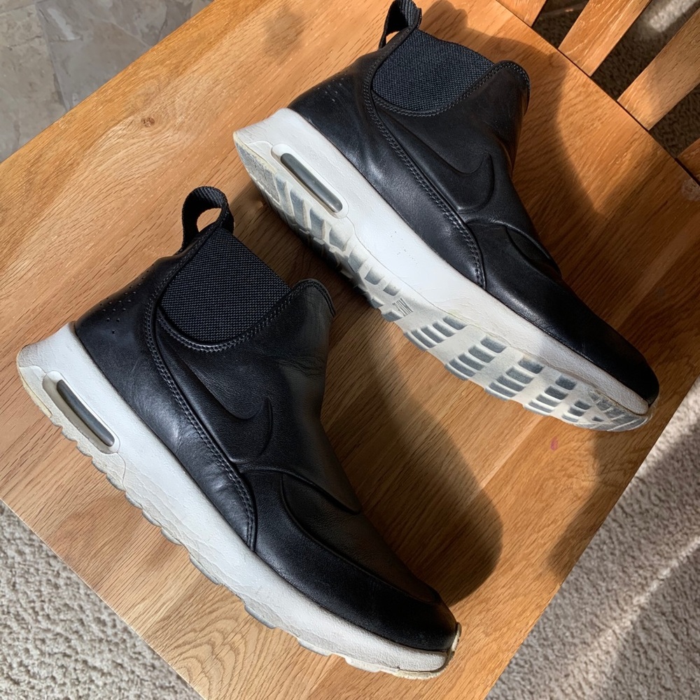 NIKE THEA MID